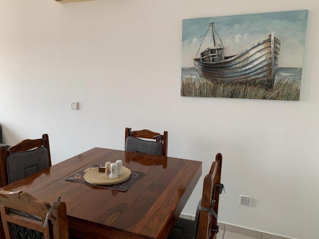 بافوس Comfortable 2 Bedroom Apartment In Popular Limnaria Gardens المظهر الخارجي الصورة